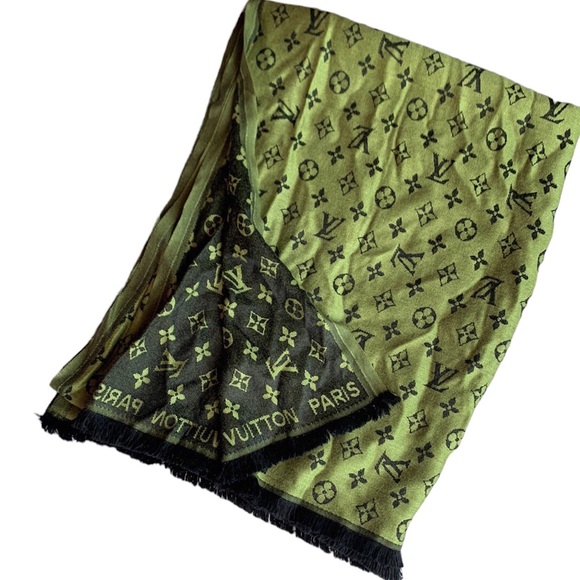 💚LV Monogram Classic Shawl 💚 - Picture 10 of 11